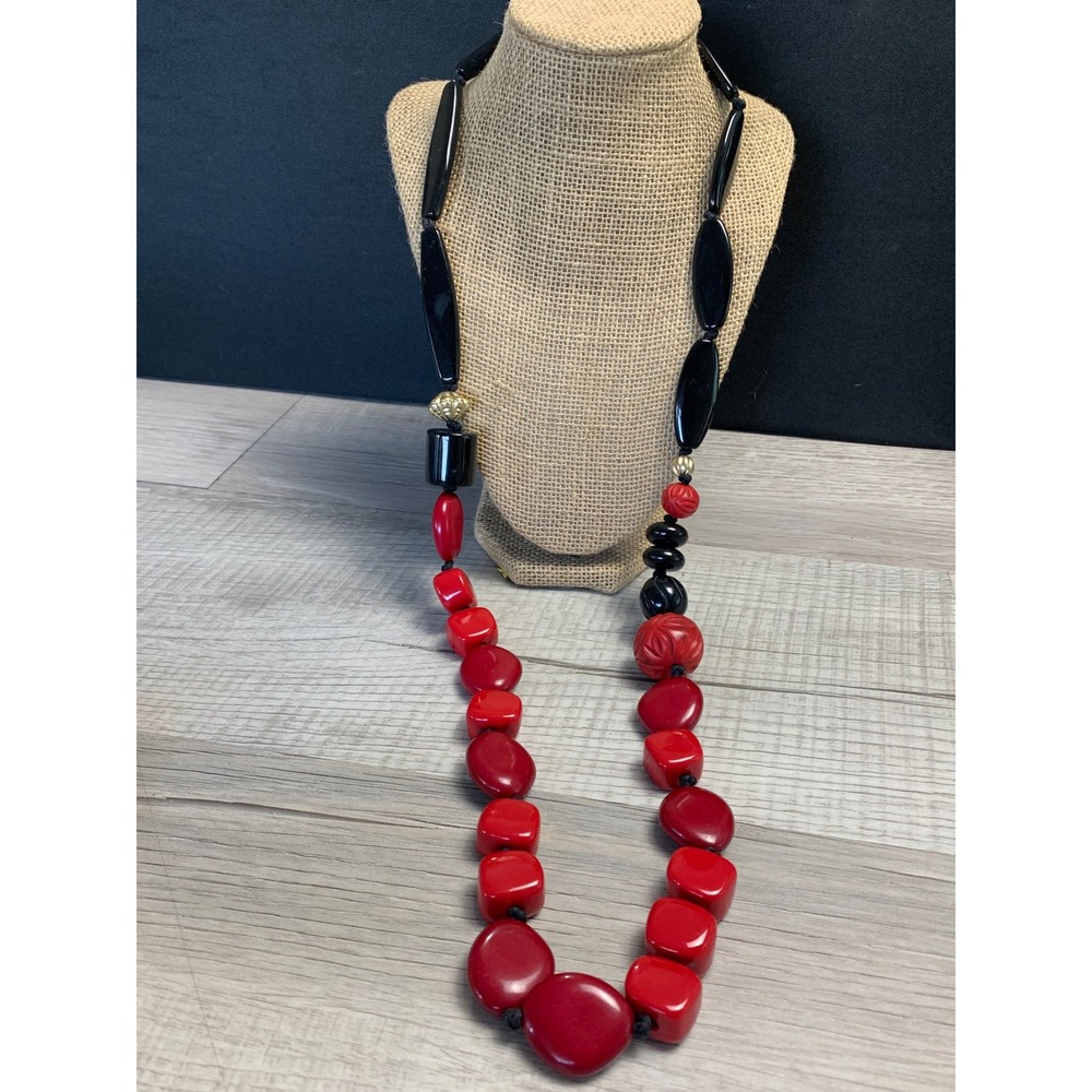 Chicos Red Black Chunky Bead Statement Necklace Gold Tone Carved Resin 32 Inch